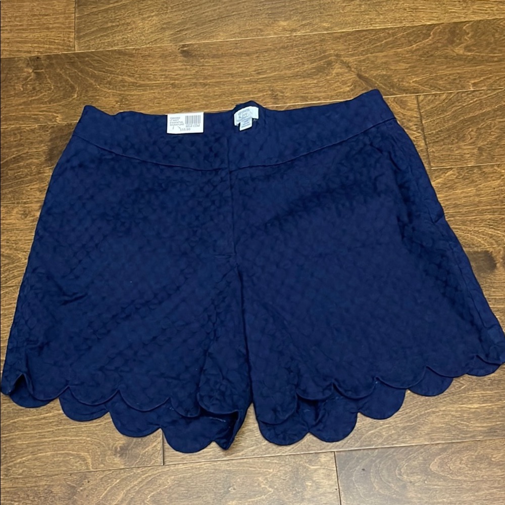 NWT, Crown & Ivy Scalloped Shorts